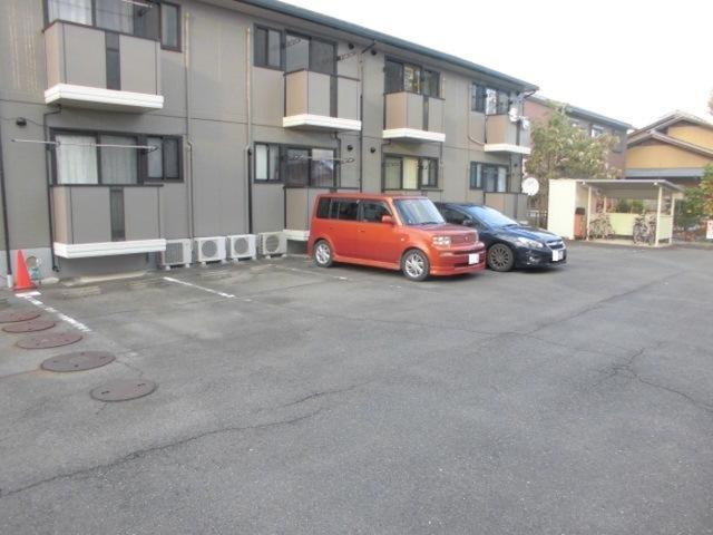 ラピスリーオ（105） 駐車場