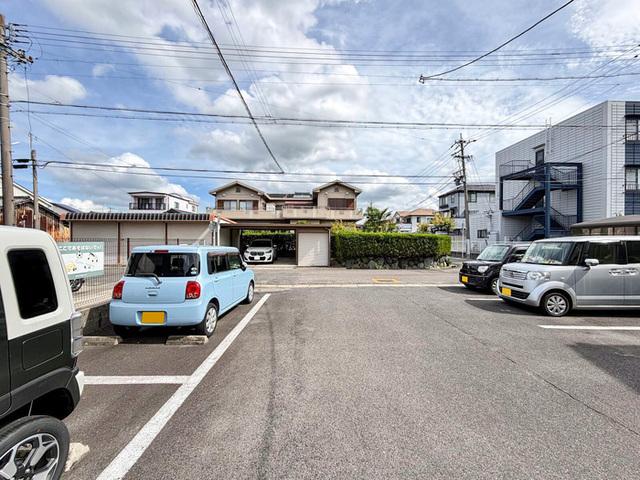 プリシェール小木田（202） 駐車場