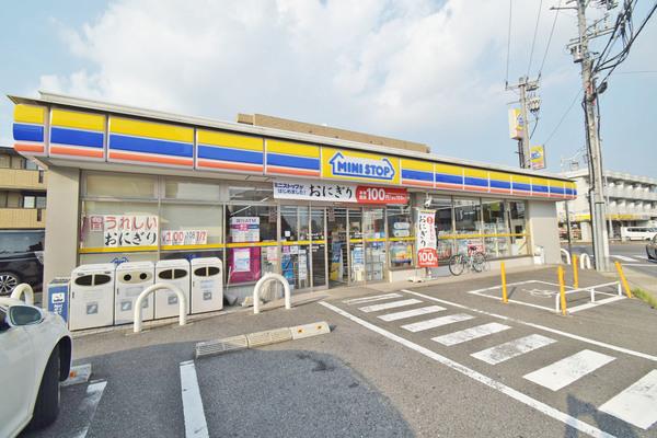 ミニストップ半ノ木店