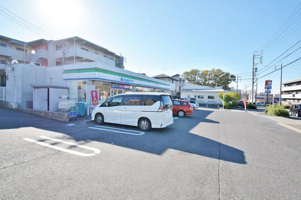 ファミリーマート郷前