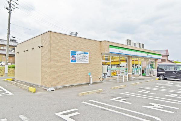 ファミリーマート東郷町新池店：642m