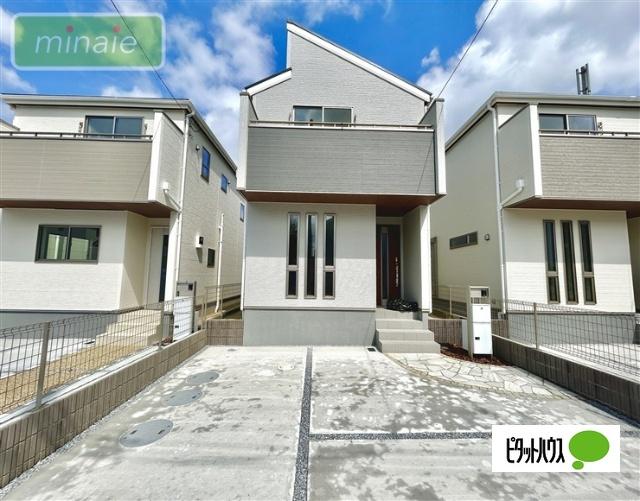 やさしい色調の落ち着いた外観