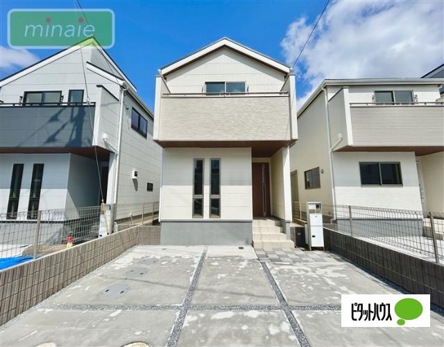 やさしい色調の落ち着いた外観