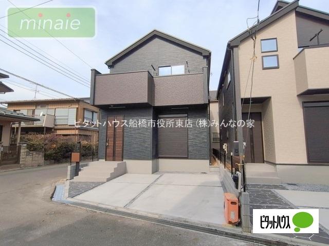 やさしい色調の落ち着いた外観