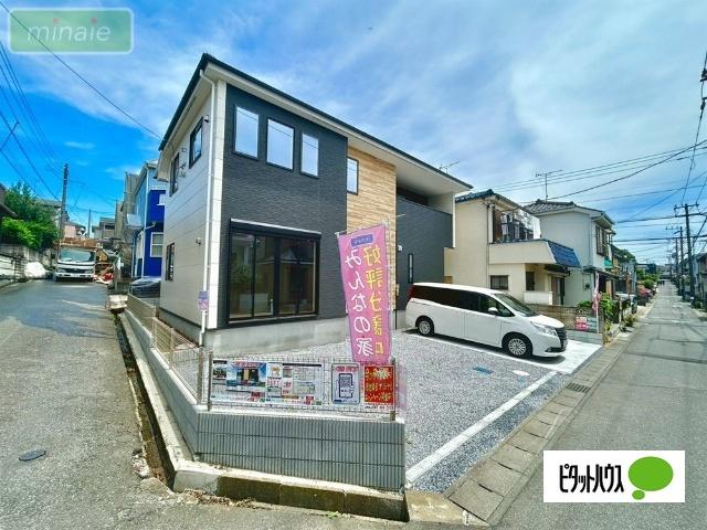 角地　LDK23帖　リビングイン階段　WIC×２　胡録台 前面道路含む現地写真
