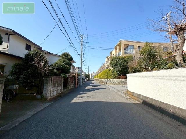 LDK23帖　リビングイン階段　床暖房　吹抜け　牧の原　1号棟 前面道路含む現地写真