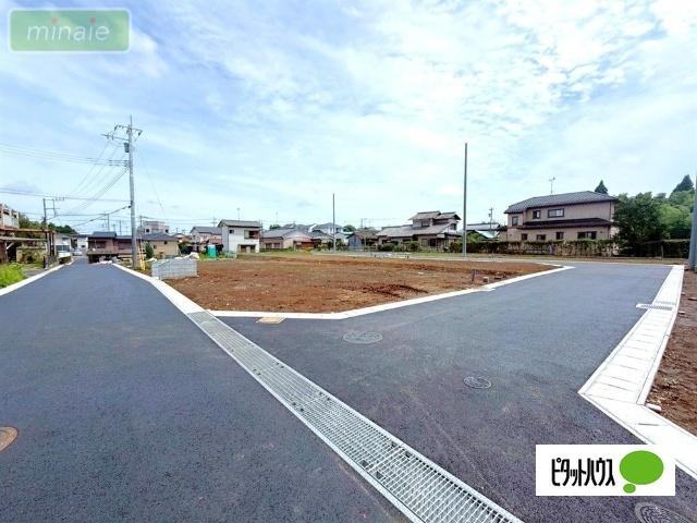 駅12分　小学校10分　駐車2台可　土気町　全12棟　11号棟 前面道路含む現地写真