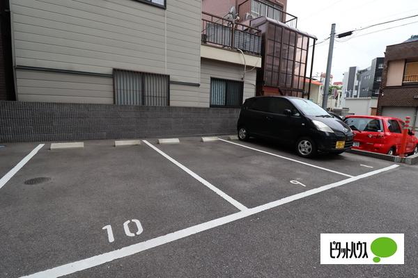 GRANDUKE新栄（201） 駐車場