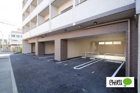 チェルトヴィータ（209） 駐車場