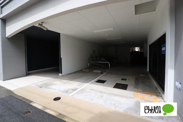 M・Mレジデンス(旧:MiCLA MAKANA)（403） 駐車場