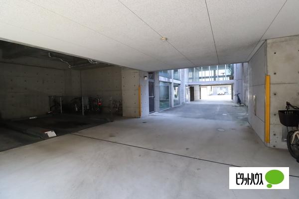TACHIBANA　BOX24（8B） 駐車場