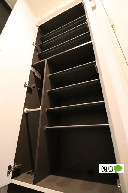 プレサンスジェネ丸の内（210） 収納