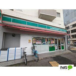 ローソンストア100泉飯田町店：221m