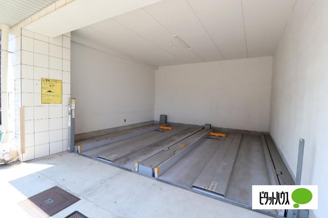 フローライト徳川（403） 駐車場