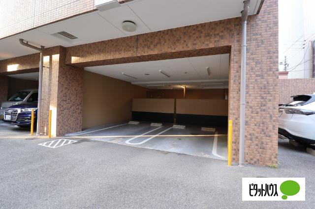 プレサンス桜通り葵（307） 駐車場