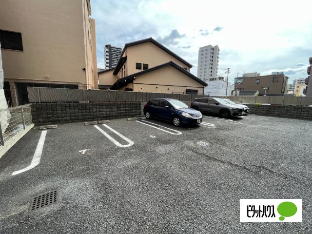 ウイングF・S（505） 駐車場