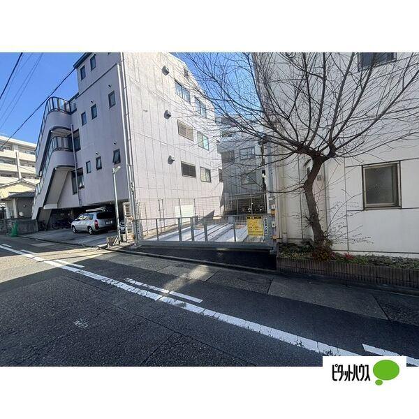 Blue Square（101） 駐車場