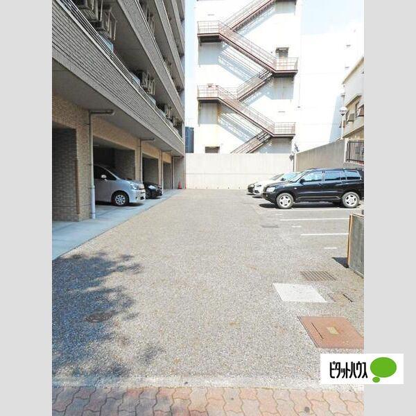 サウス名駅（903） 駐車場