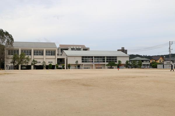 松江市立乃木小学校：963m