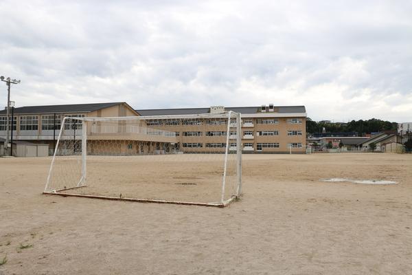 松江市立津田小学校：327m