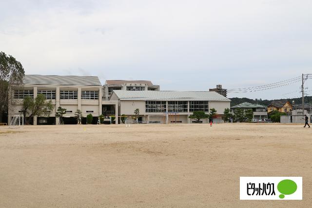 松江市立乃木小学校：1577m
