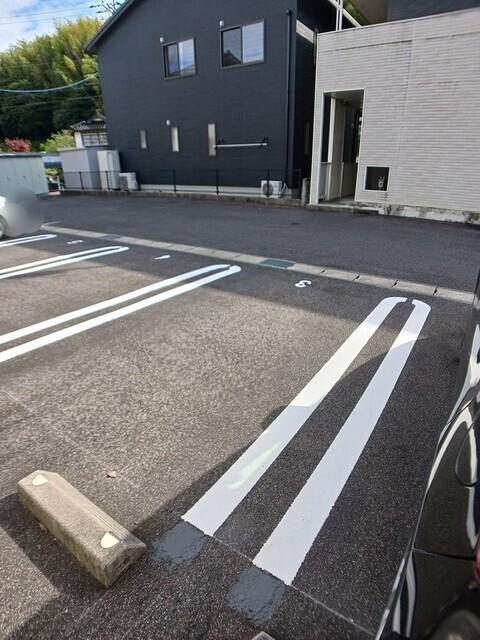 グランツ　デーア（101） 駐車場