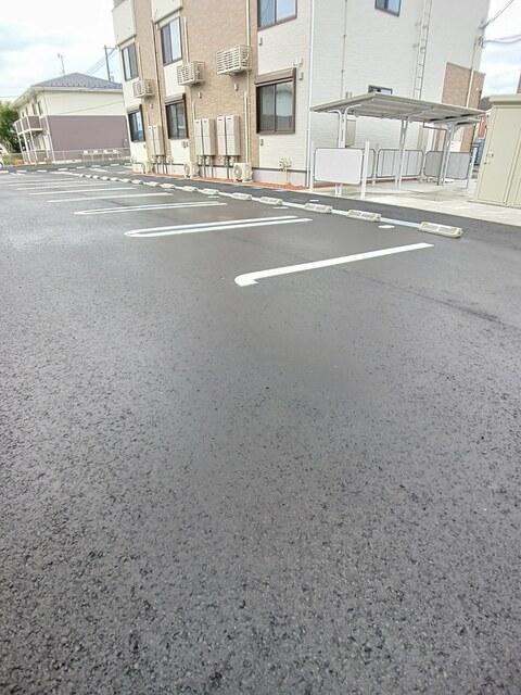 ネオ　チェリーコート　４（301） 駐車場