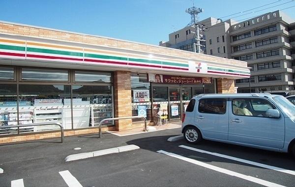 セブンイレブン合同庁舎前店：260m