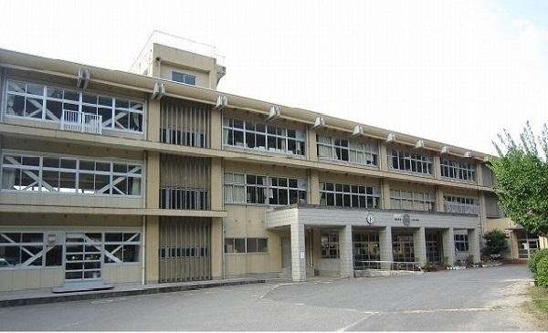 八雲小学校：2100m