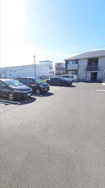 アベニーレ　Ⅱ（105） 駐車場