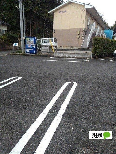 オリエント（203） 駐車場