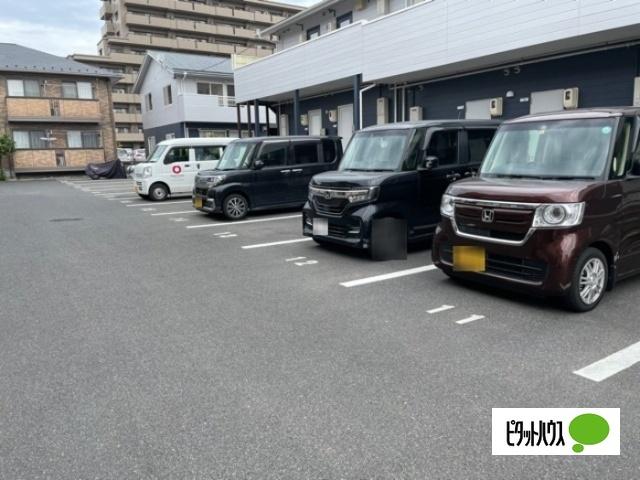 ウィルタイヤン黒田　B棟（B102） 駐車場