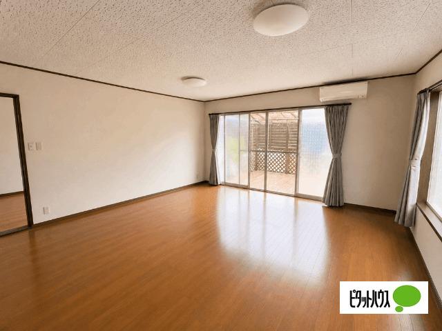 上東川津　四季が丘中古住宅 リビング