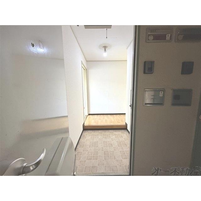 中町コーポラス・（301） 玄関