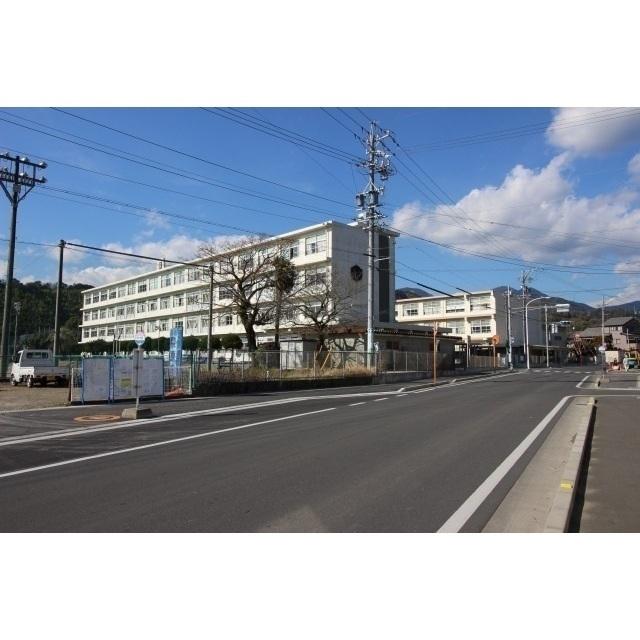 静岡市立西奈小学校：1400m