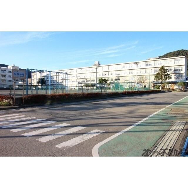 静岡市立服織小学校：1300m