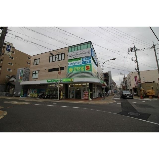 ファミリーマート鷹匠店：270m