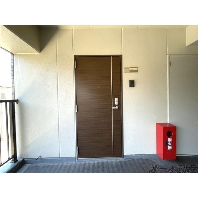 ラフィネ（203） 玄関
