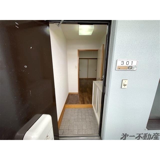 プレミール瀬名（301） 玄関