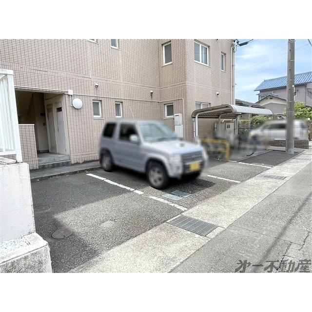 ソレアード沓谷 駐車場