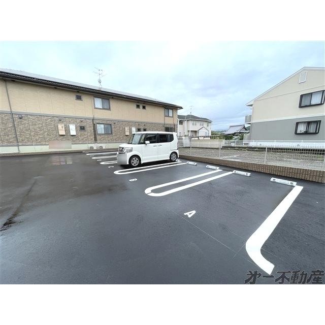ジュヌモンド（106） 駐車場