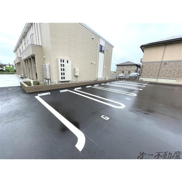 ジュヌモンド（106） 駐車場