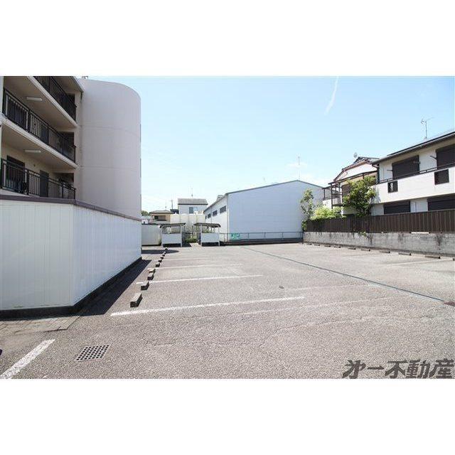 ハピネス西の原（205） 駐車場