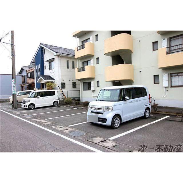 ハピネスⅢ（103） 駐車場