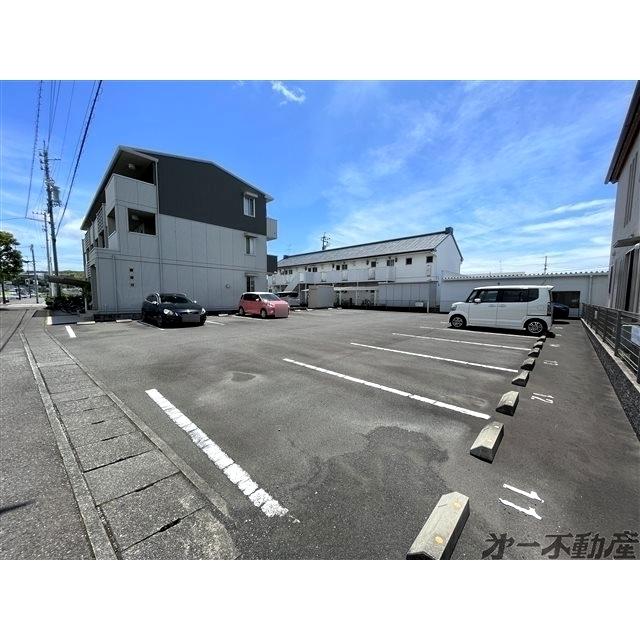 エスタシオ（201） 駐車場