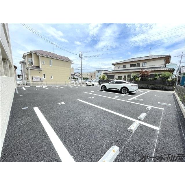 コリーヌ デュ リオン（105） 駐車場