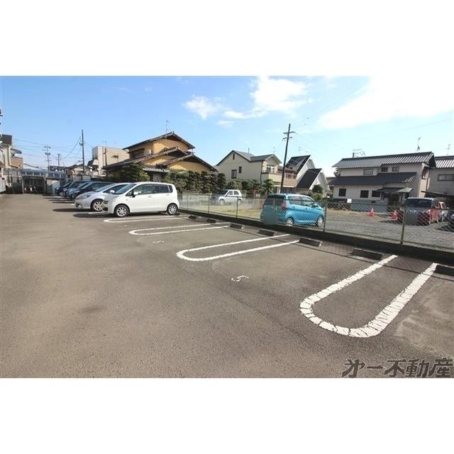 プレミール瀬名（301） 駐車場