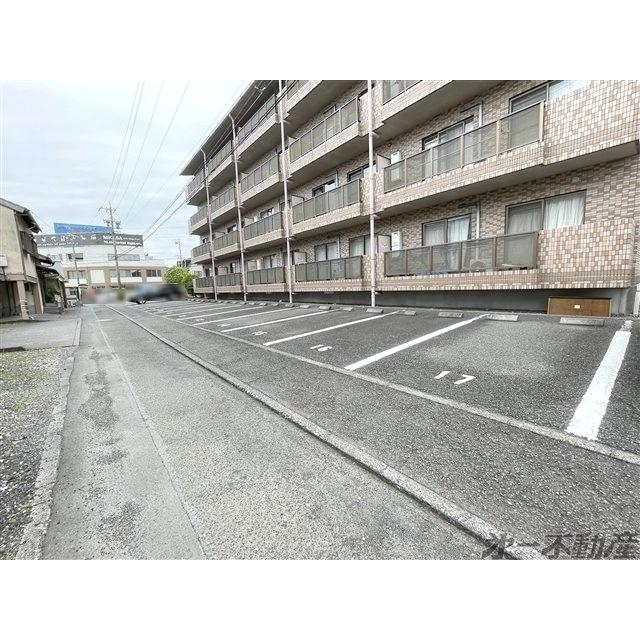 ガーデンコート壱番館・（105） 駐車場