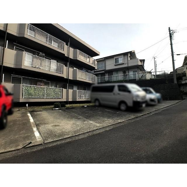 サンバレー草薙・（402） 駐車場