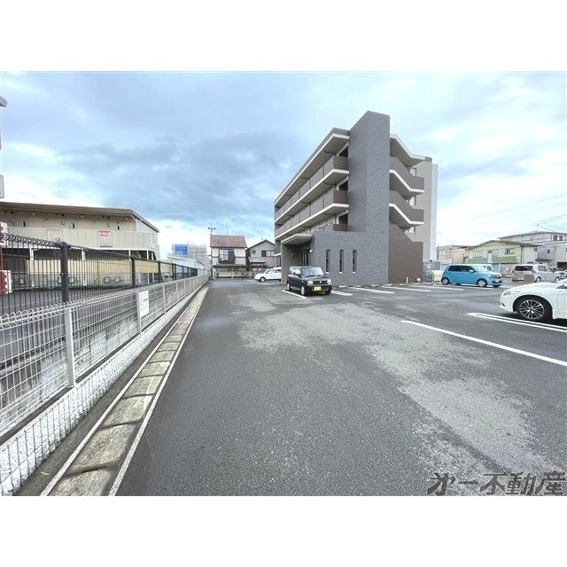 マジェスティ（405） 駐車場